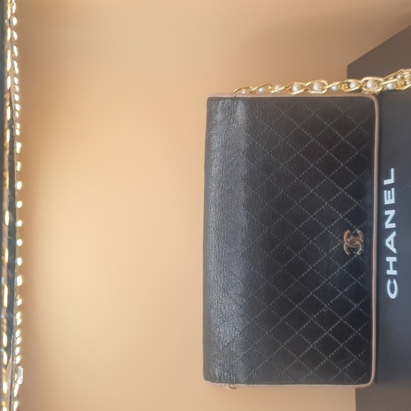 Authentic🍀Chanel black Bicolore long wallet. W/ Chanel Box & Chain included. - Picture 14 of 14